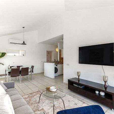 Limnaria Gardens Beautiful Apartment By Vichy Paphos Exteriér fotografie